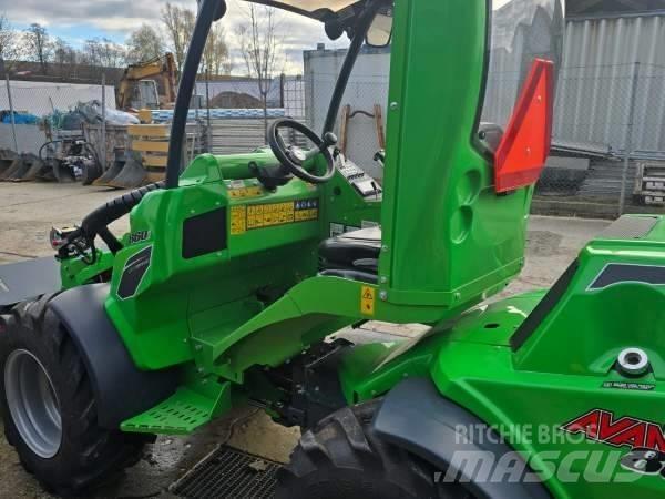 Avant 860 i لوادر انزلاقية التوجيه