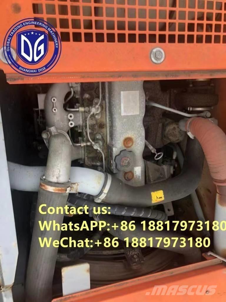Hitachi ZX 135 US حفارات زحافة