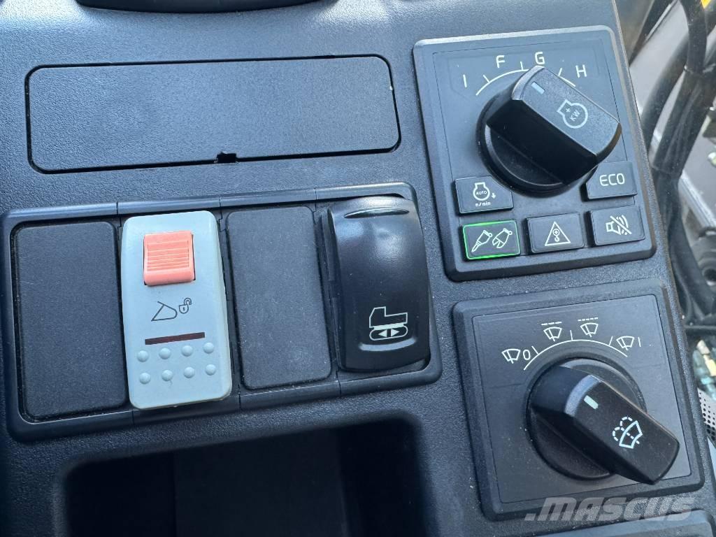 Volvo ECR 235 E حفارات زحافة
