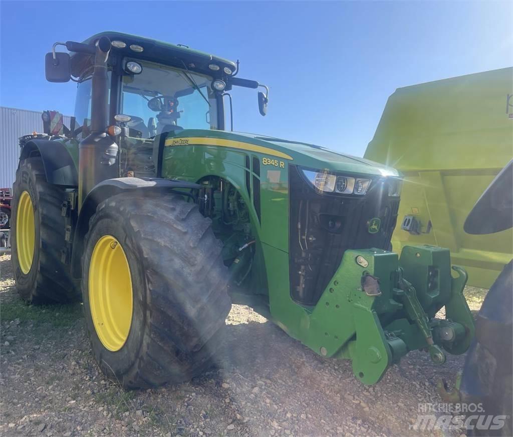 John Deere 8345 R الجرارات