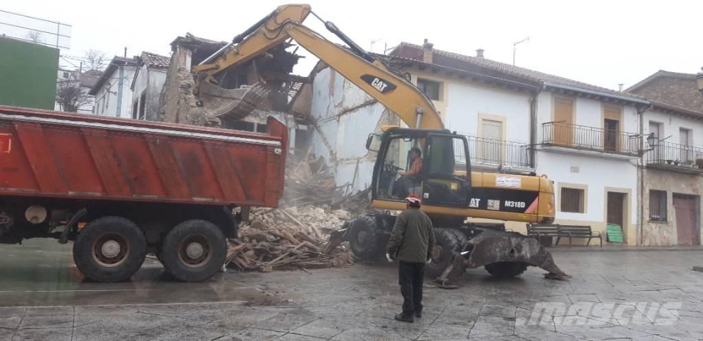 CAT M318d حفارات بعجل