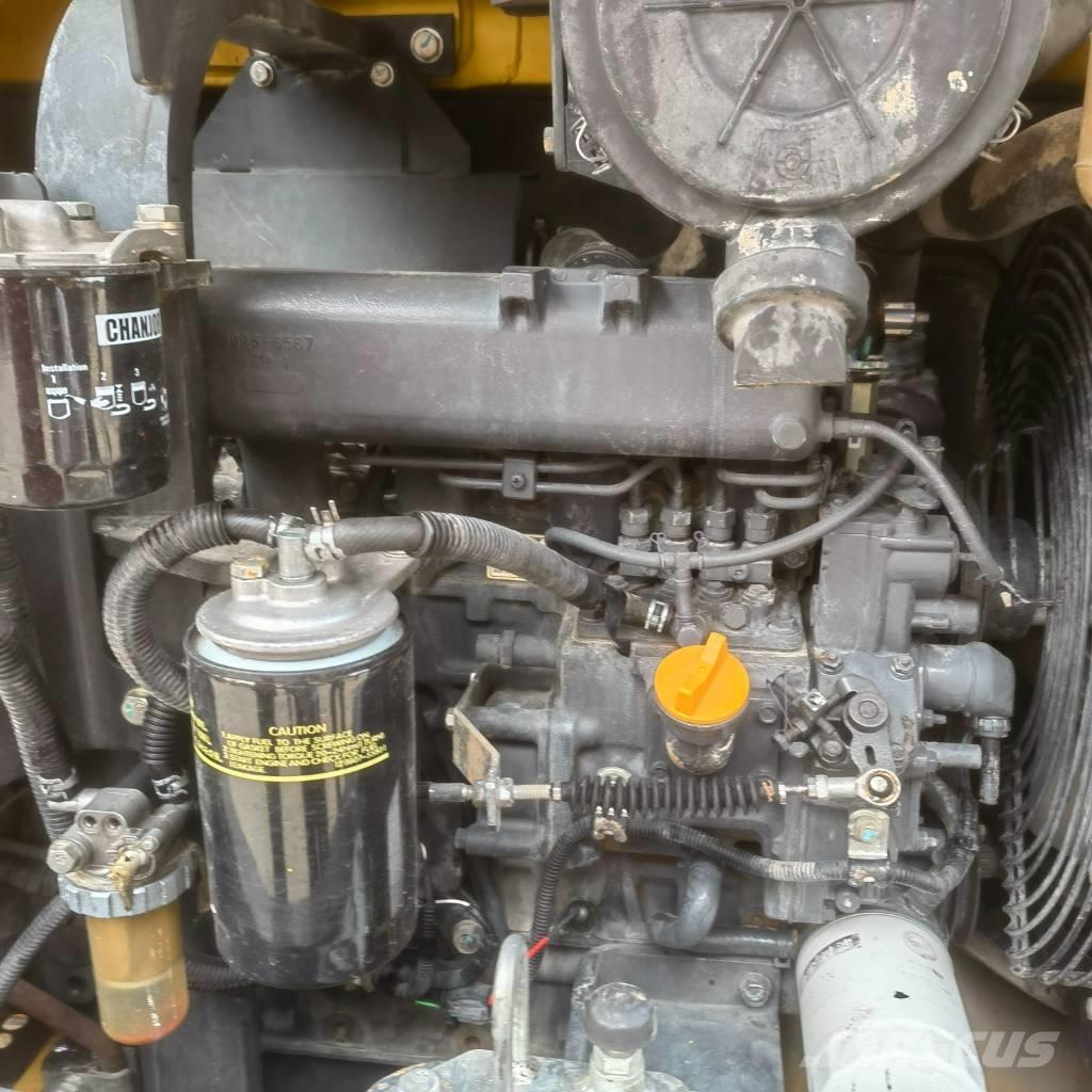 Komatsu PC56 حفارات زحافة