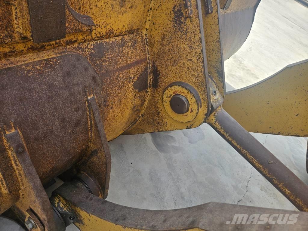 CAT 972 H لوادر بعجل