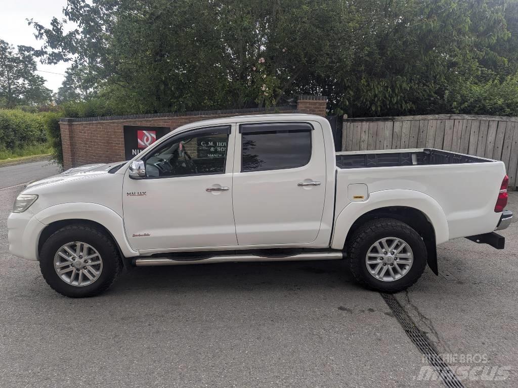 Toyota Hilux شاحنات خفيفة/مفصلية الجوانب