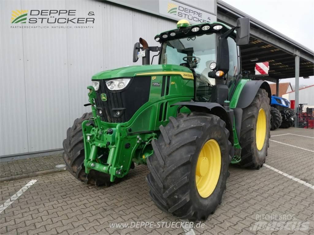 John Deere 6R 250 الجرارات