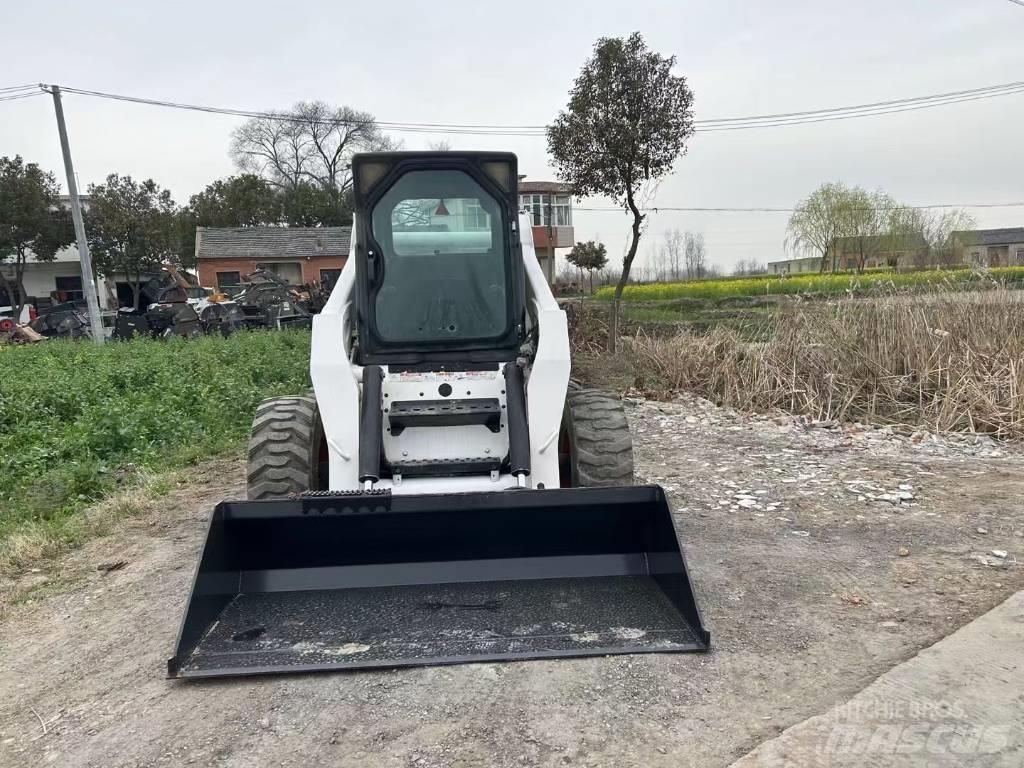 Bobcat S 300 لوادر انزلاقية التوجيه