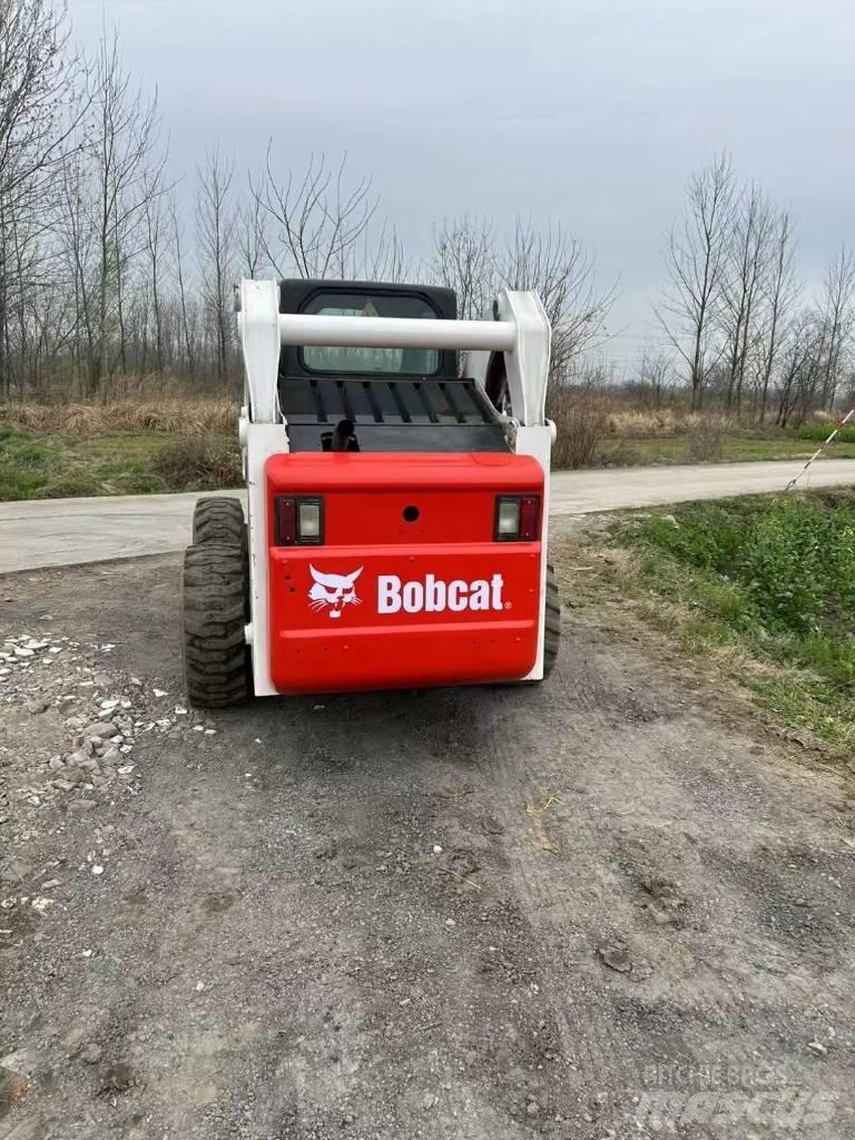 Bobcat S 300 لوادر انزلاقية التوجيه