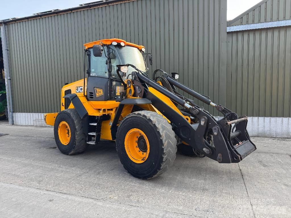 JCB 437 HT Agri لوادر متعددة الأغراض