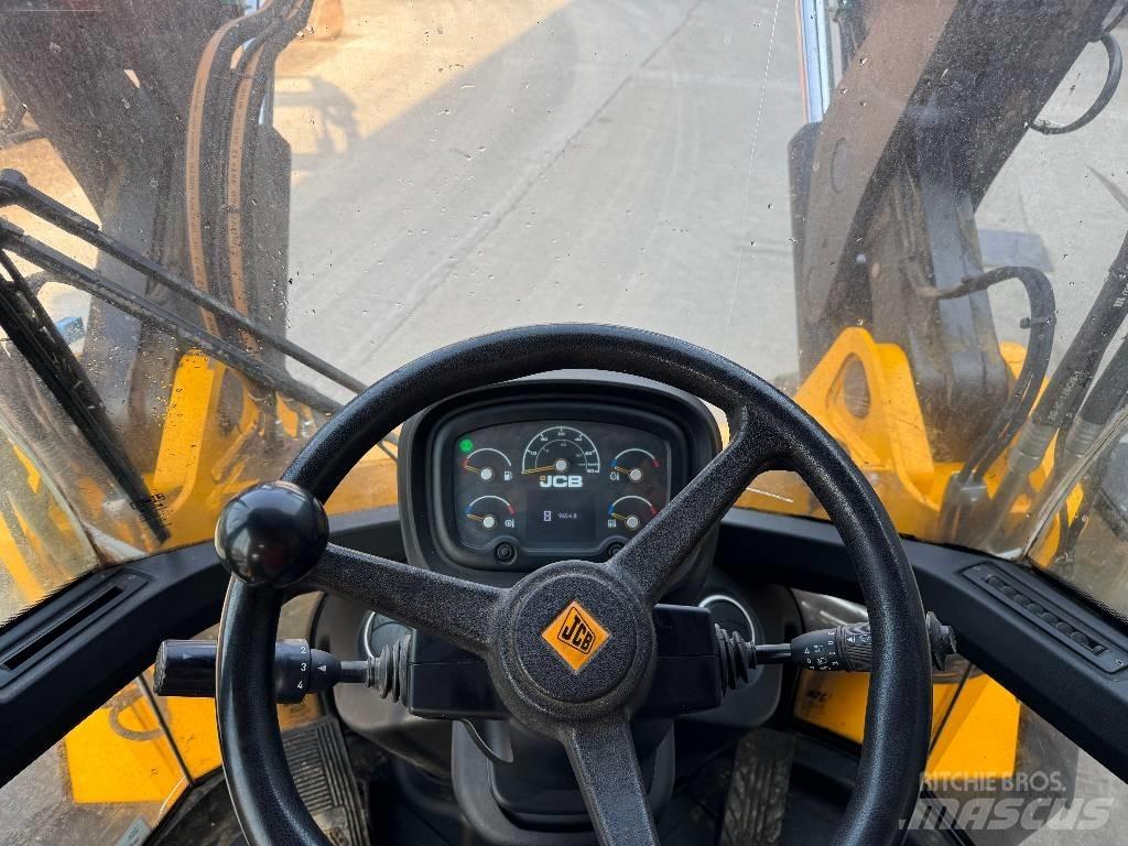 JCB 437 HT Agri لوادر متعددة الأغراض