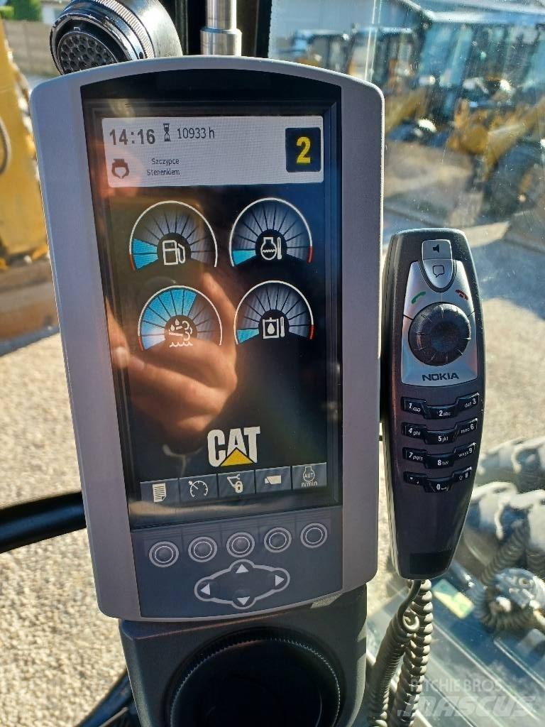 CAT M 313 D حفارات بعجل
