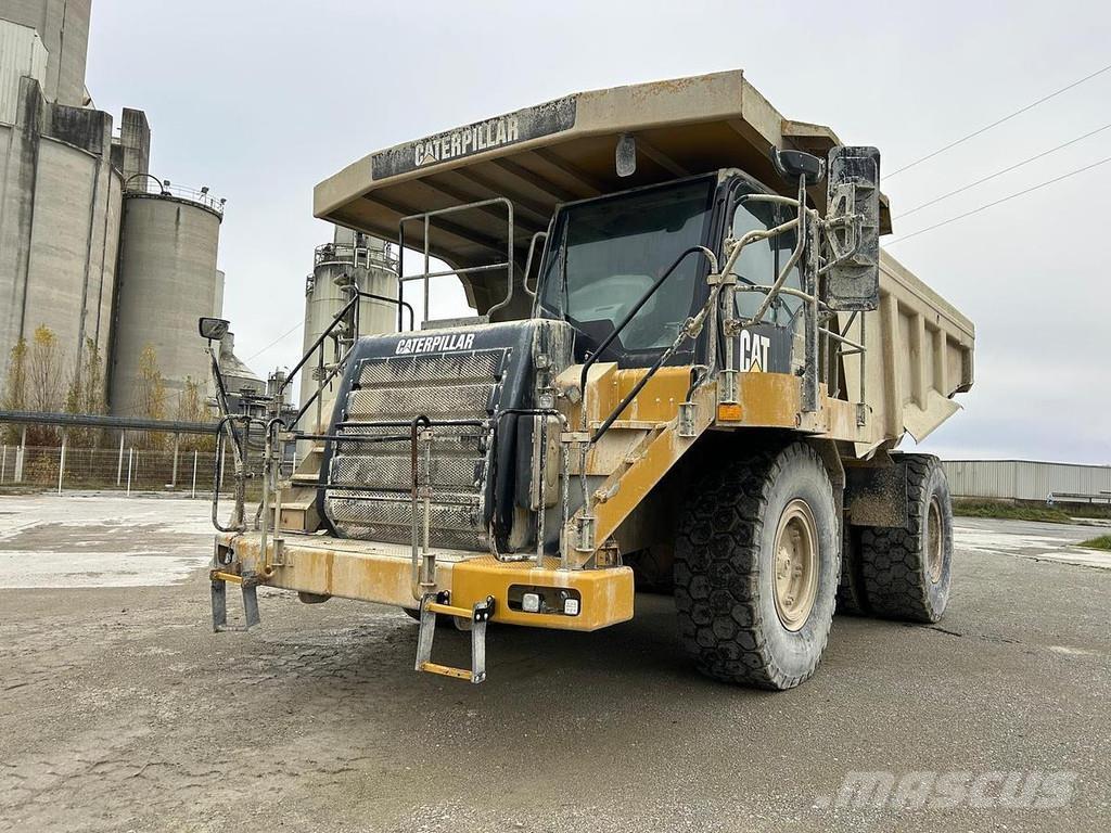 CAT 775F شاحنات المخلفات الصلبة