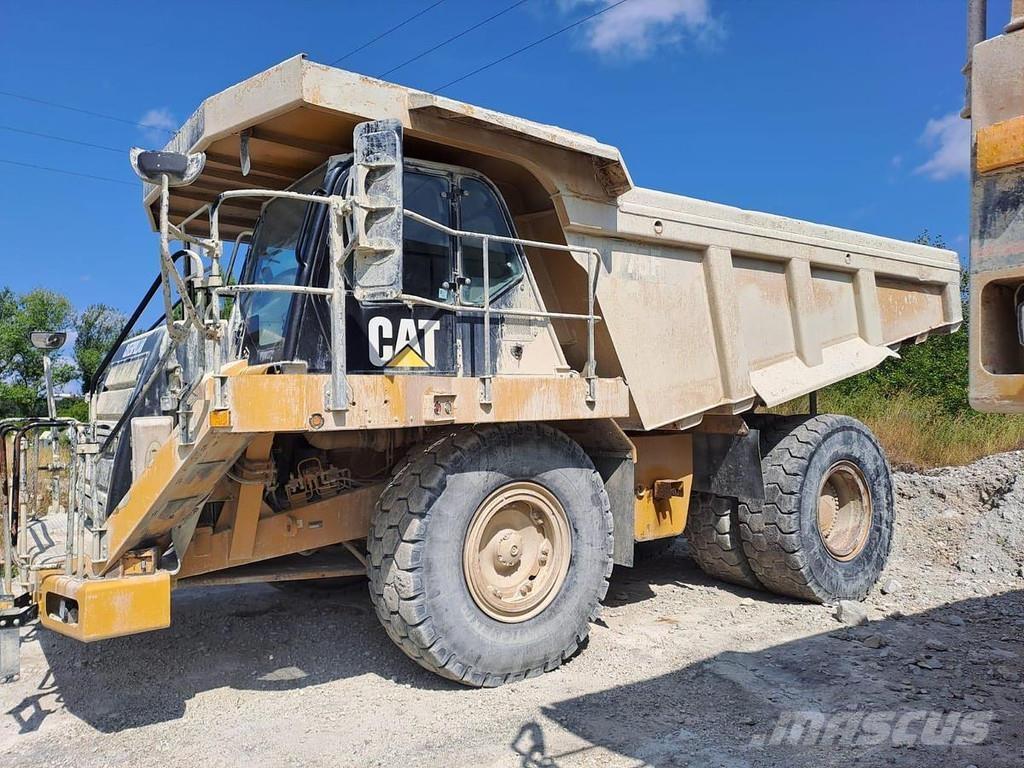 CAT 775F شاحنات المخلفات الصلبة