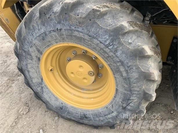 CAT 430 F لوادر ذات جرافات عكسية