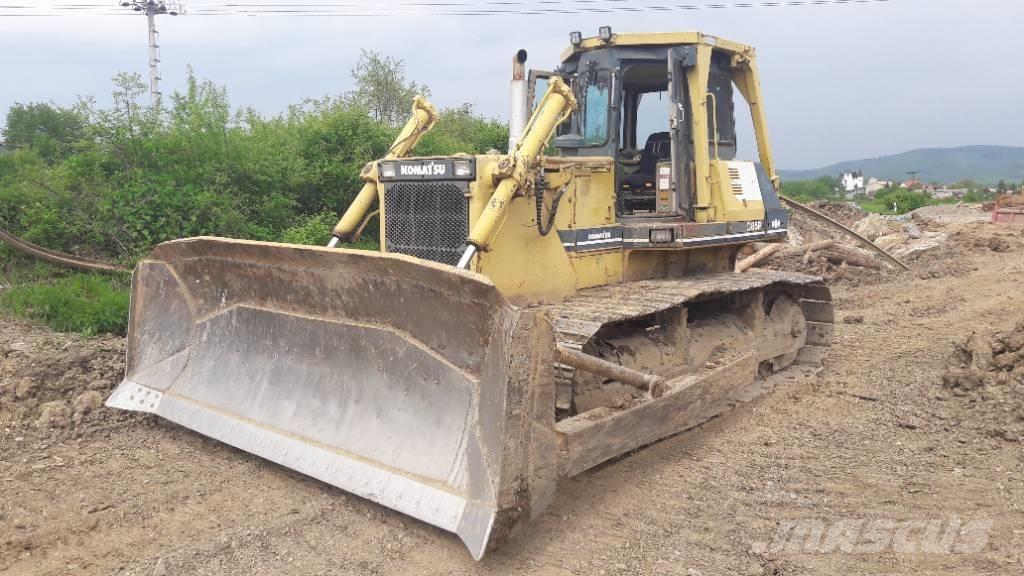 Komatsu D 85 P-21 جرارات تسوية