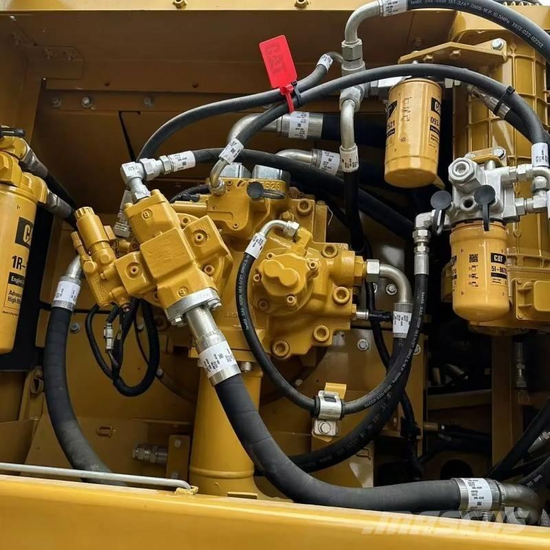 CAT 330 D حفارات زحافة