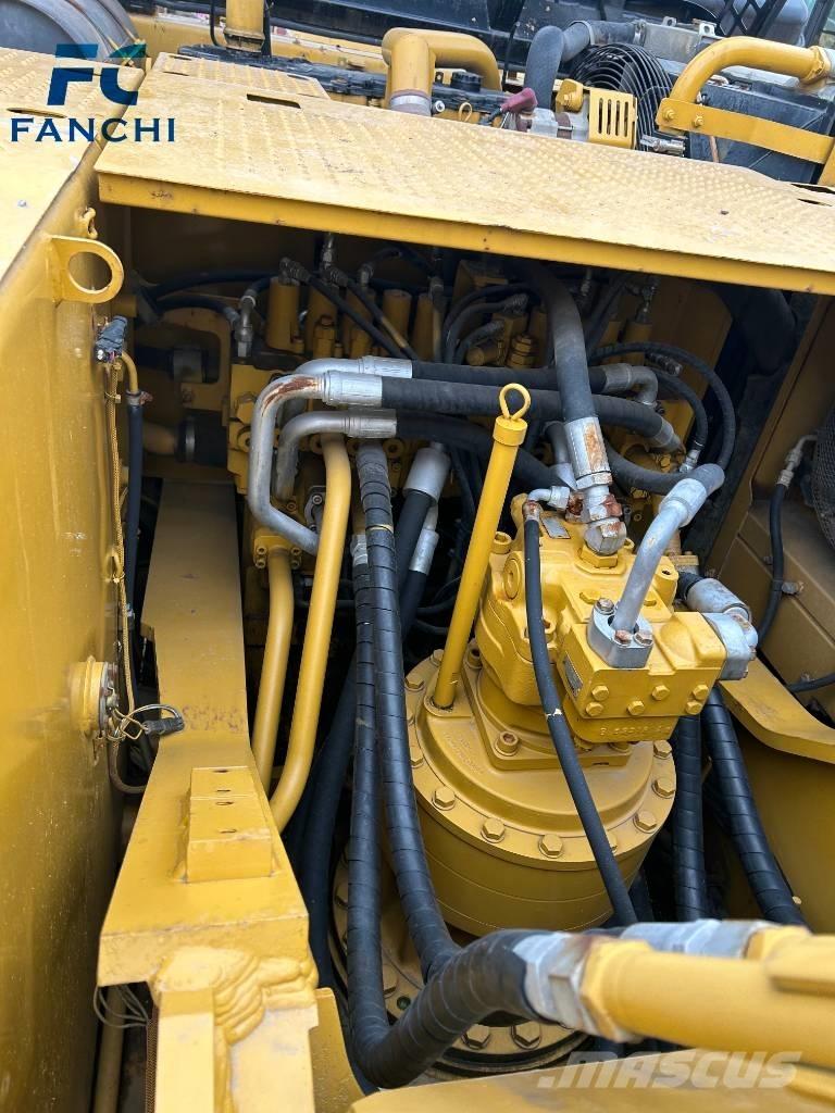 CAT 325 D حفارات زحافة