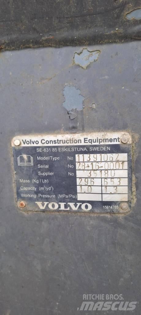 Volvo L 25 F لوادر بعجل