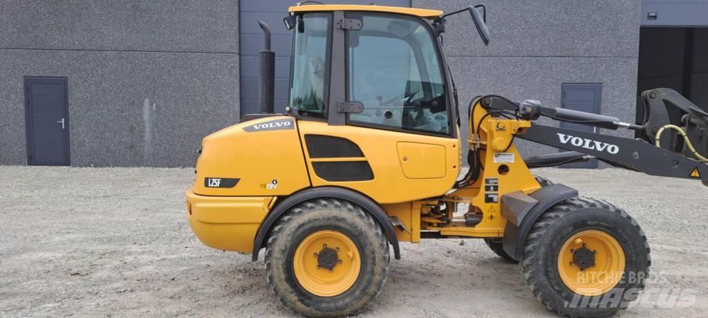 Volvo L 25 F لوادر بعجل