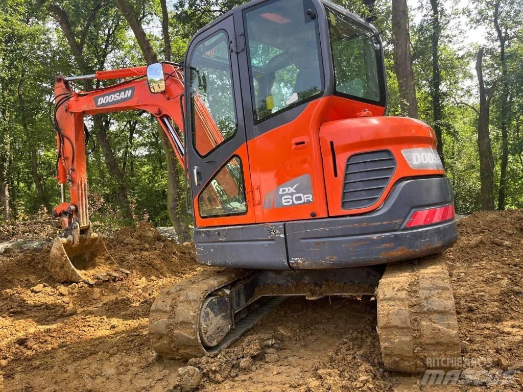 Doosan DX 60 R حفارات صغيرة أقل من 7 طن (حفارات صغيرة)