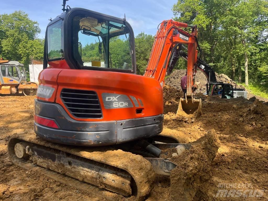 Doosan DX 60 R حفارات صغيرة أقل من 7 طن (حفارات صغيرة)