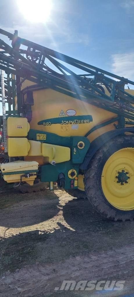 John Deere 840 i الرشاشات