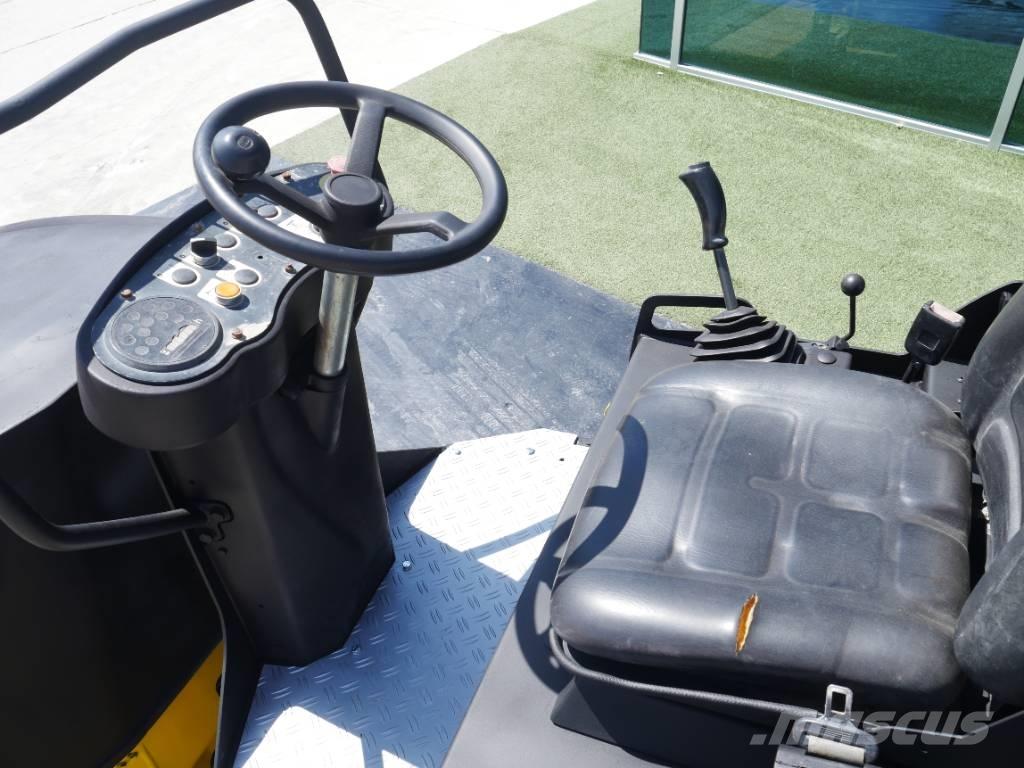 Bomag BW 120 AD-4 مداحل ثنائية الاسطوانة