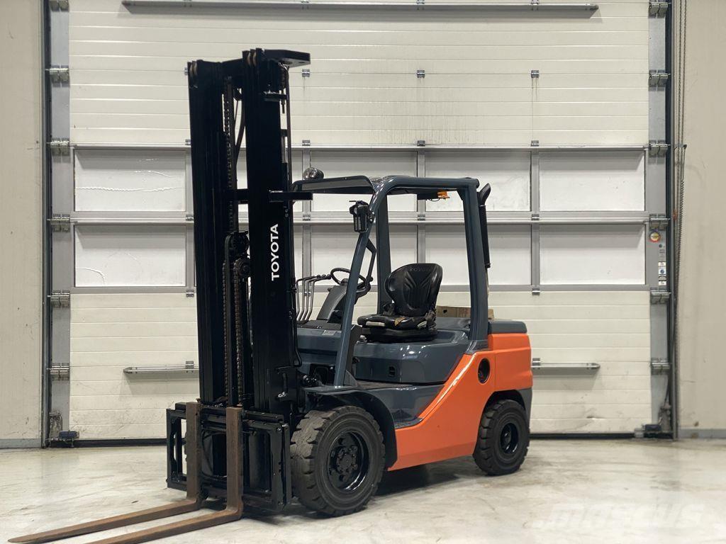 Toyota 52-8FDF30 شاحنات الديزل