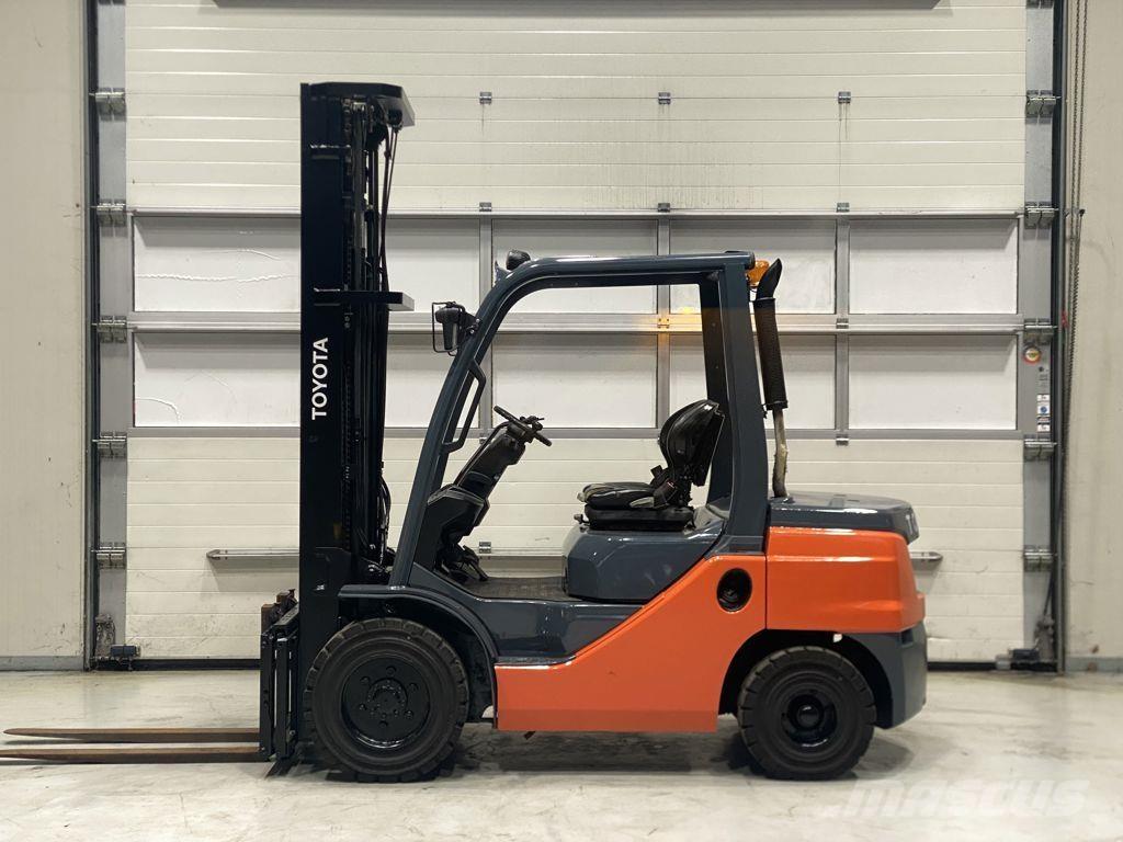 Toyota 52-8FDF30 شاحنات الديزل