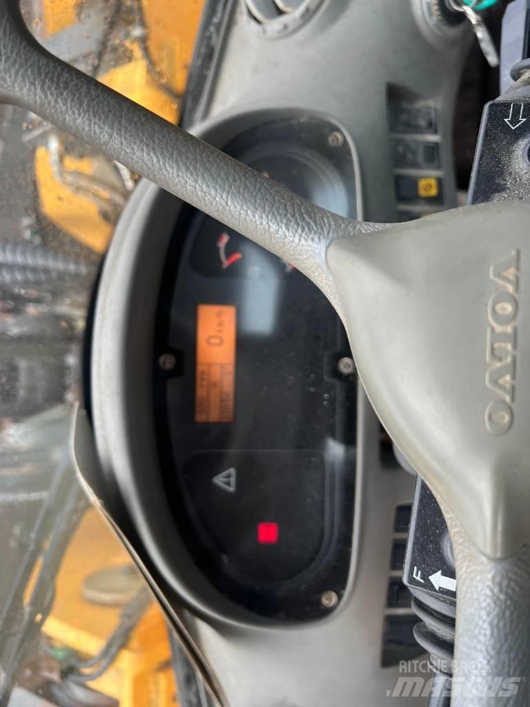 Volvo L 220 E لوادر بعجل