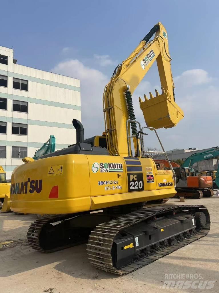 Komatsu PC 220-8 حفارات زحافة