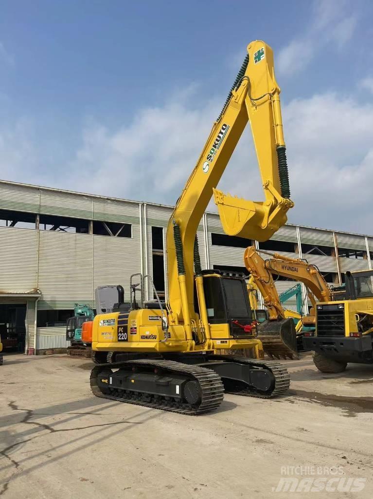 Komatsu PC 220-8 حفارات زحافة