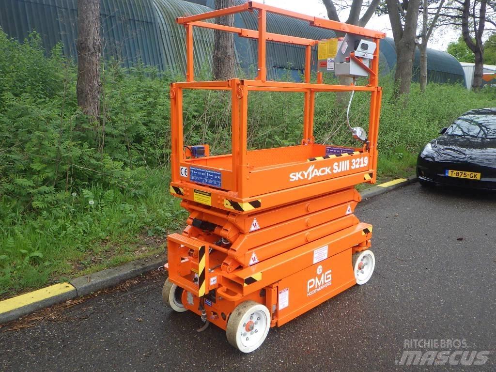 SkyJack SJ3219 رافعات مقصية الشكل