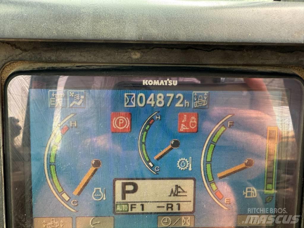 Komatsu D 155 AX-6 بلدوزرات مجنزرة