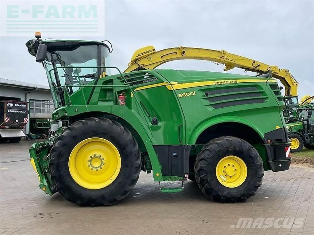 John Deere 8600 علافات ذاتية الدفع