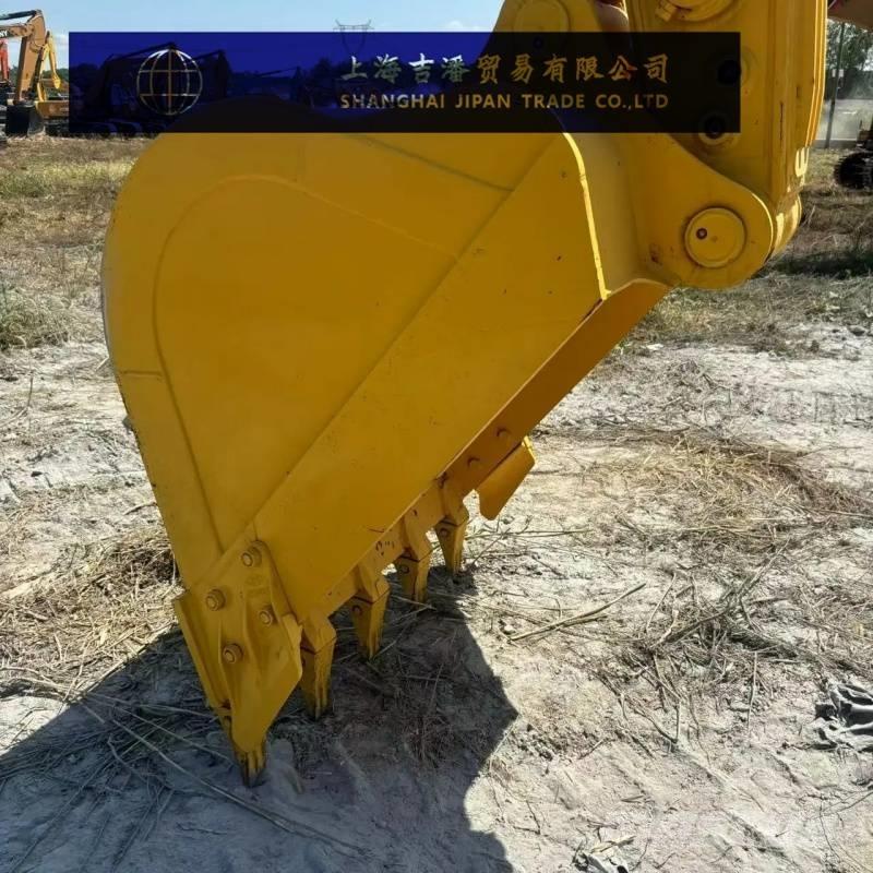Komatsu PC 210 حفارات زحافة