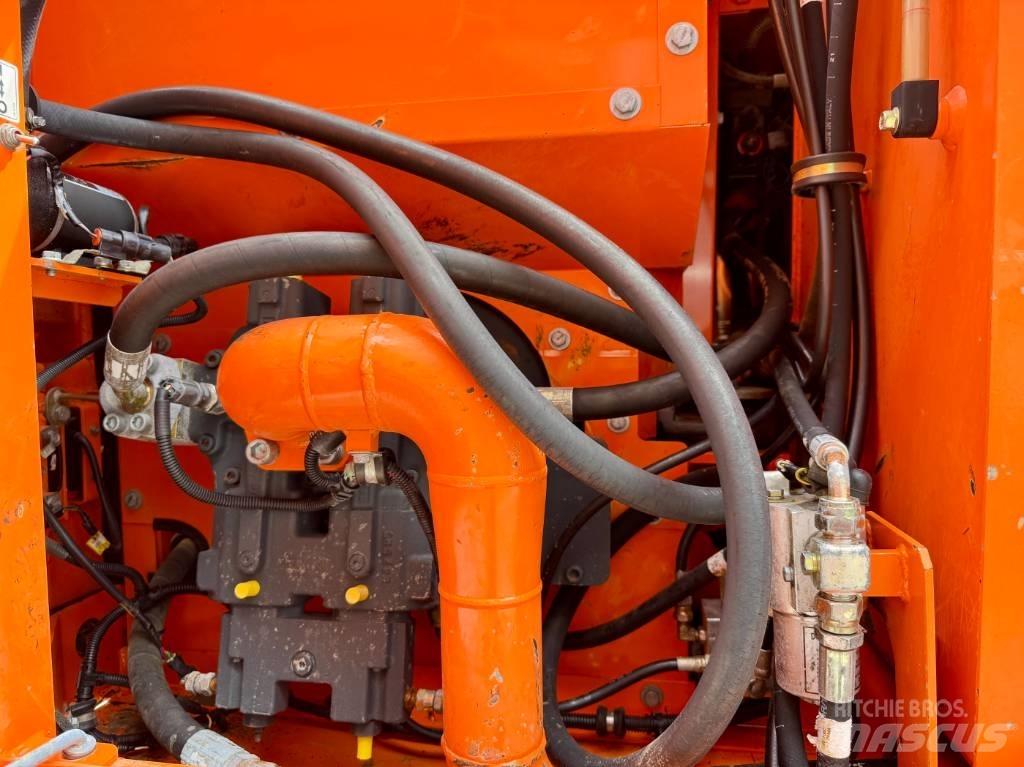 Doosan DX 160 W حفارات بعجل