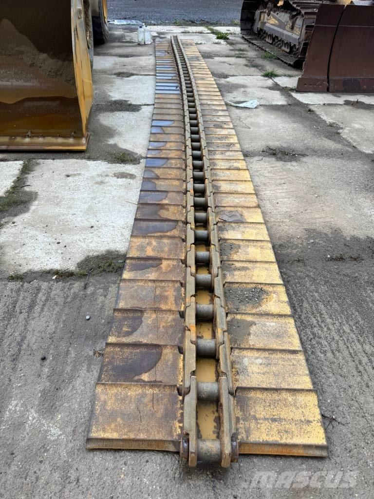 CAT D 6 N LGP بلدوزرات مجنزرة