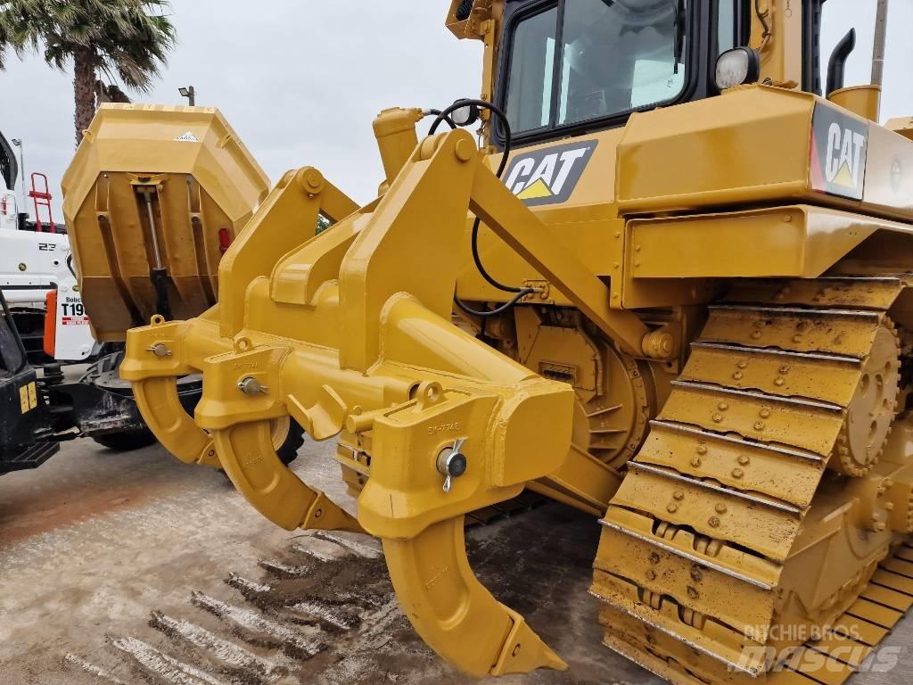 CAT D 6 T XL بلدوزرات مجنزرة