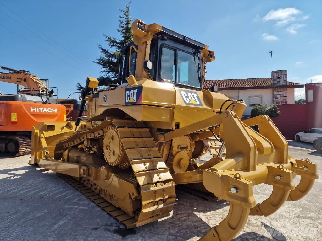 CAT D 6 T XL بلدوزرات مجنزرة