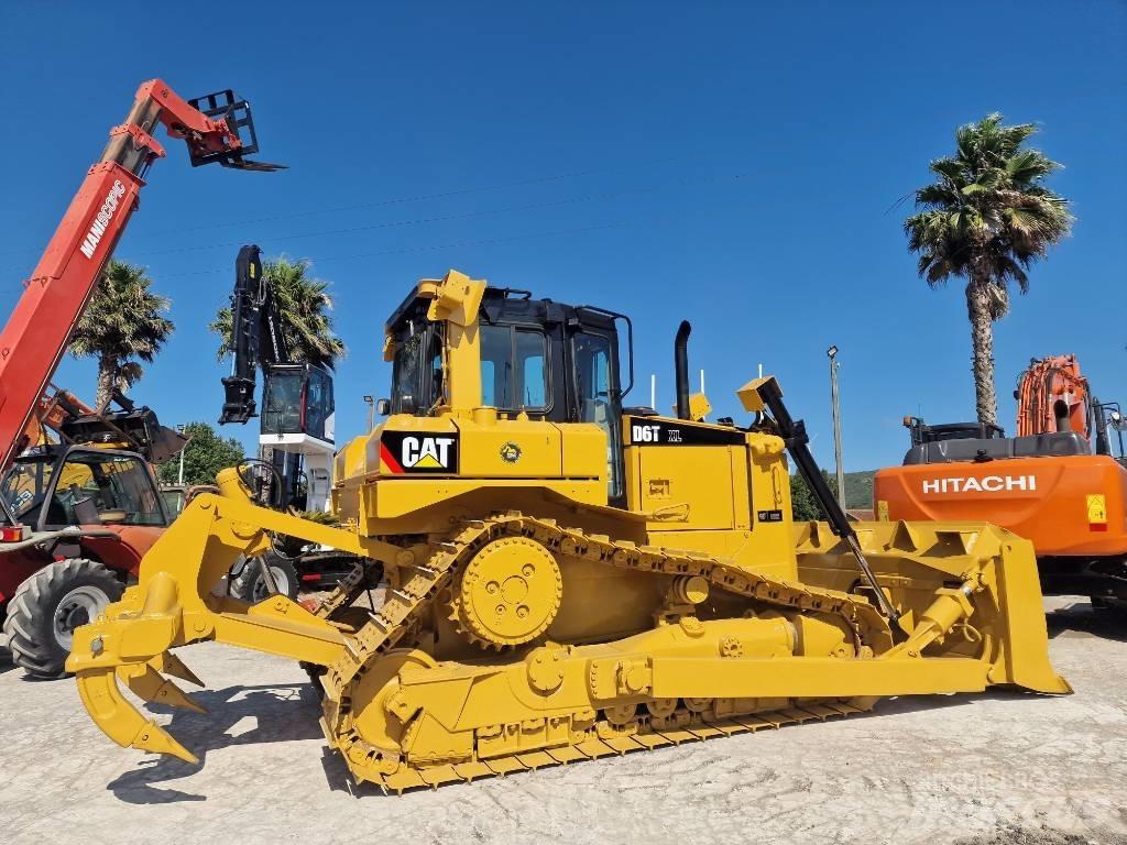 CAT D 6 T XL بلدوزرات مجنزرة