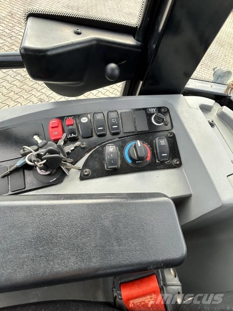 CAT 907 M لوادر بعجل