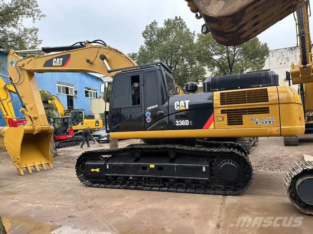 CAT 336 D2 حفارات زحافة