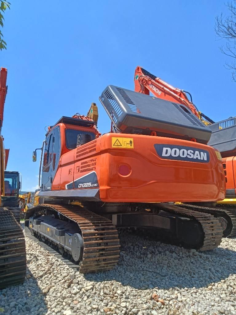 Doosan DX 225 حفارات طويلة الذراع