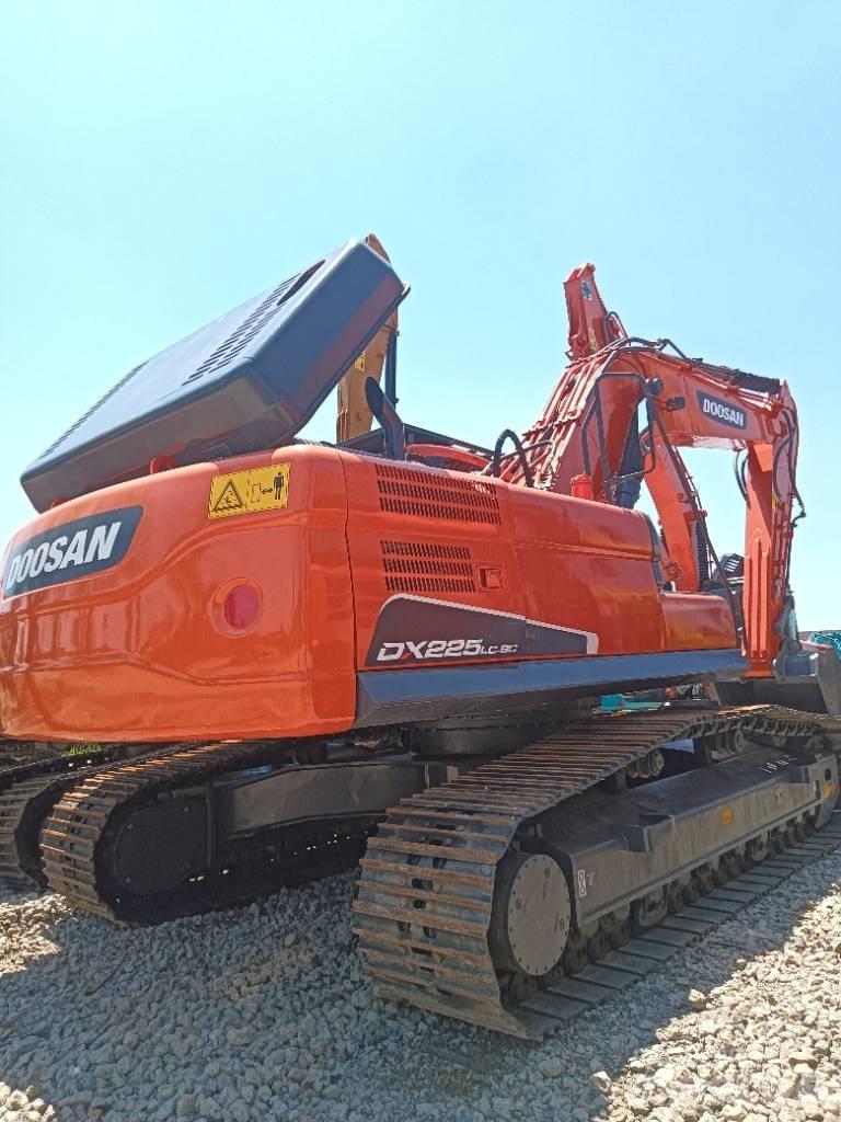 Doosan DX 225 حفارات طويلة الذراع