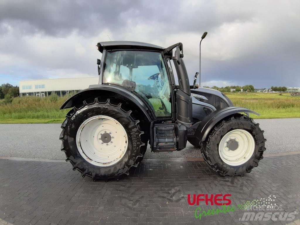 Valtra N134 الجرارات