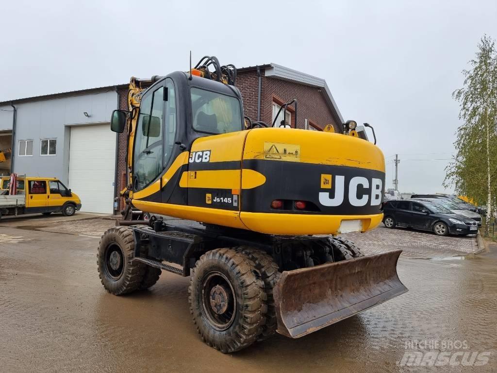 JCB JS 145 W حفارات بعجل