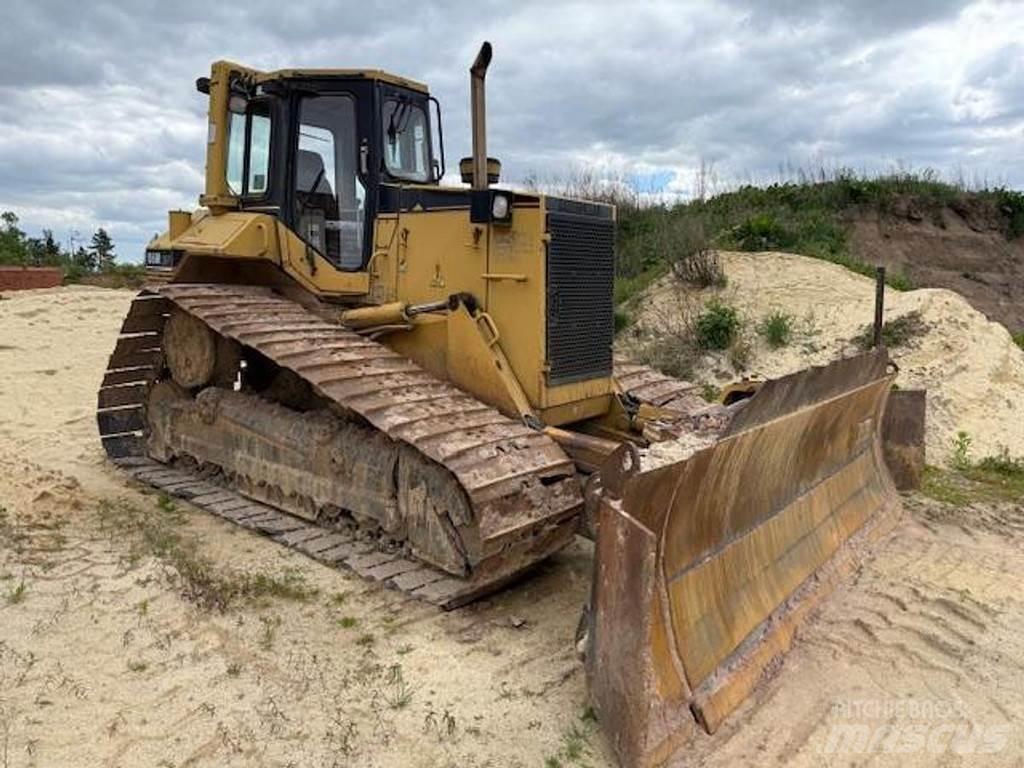 CAT D6M LGP بلدوزرات مجنزرة