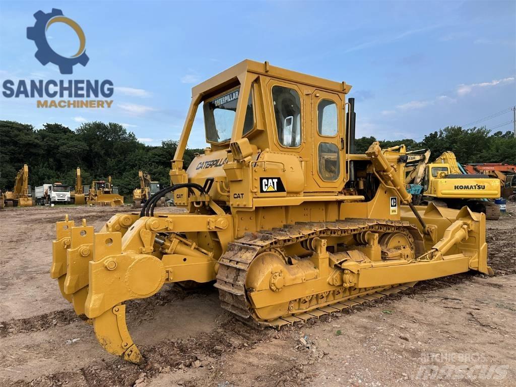 CAT D 7 G بلدوزرات مجنزرة
