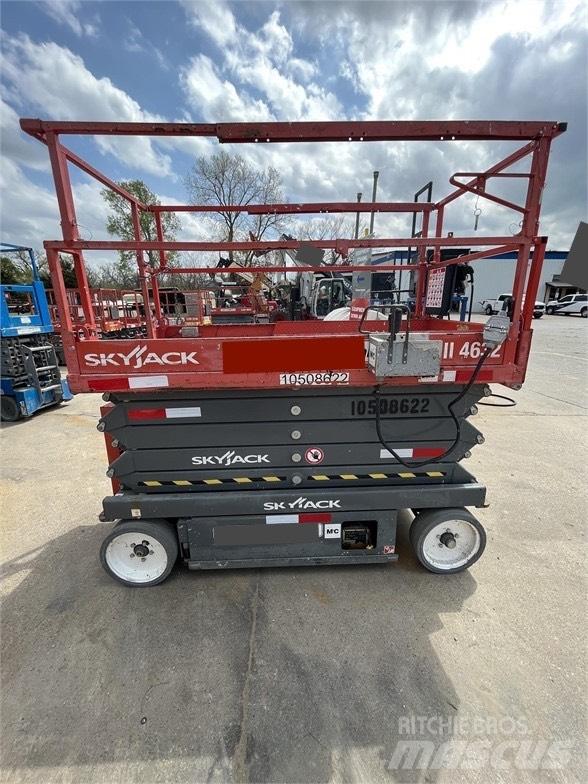 SkyJack SJ III 4632 رافعات مقصية الشكل