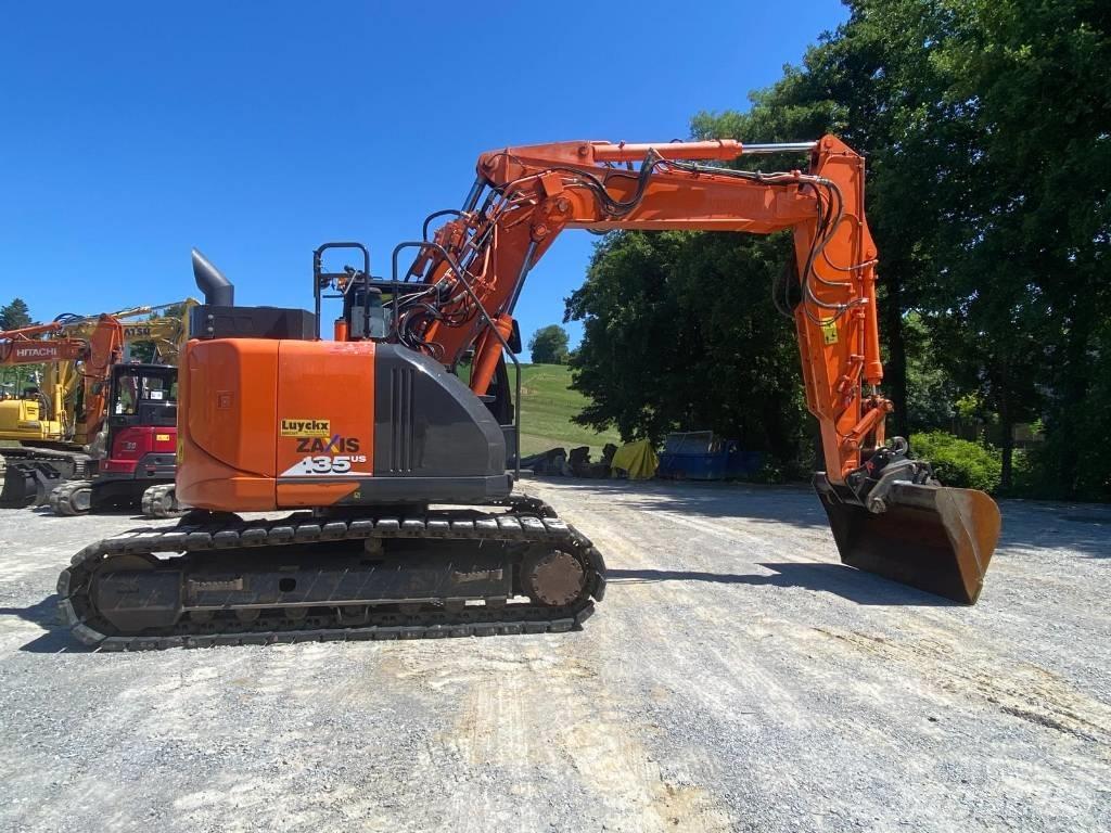 Hitachi ZX 135 US-6 حفارات زحافة